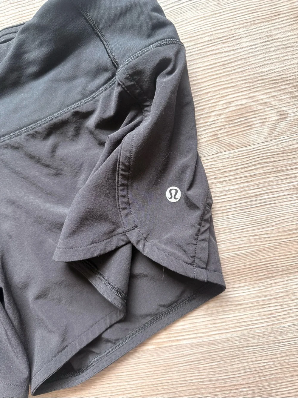 Lululemon Size 4 Athletic Run Times Short II *4